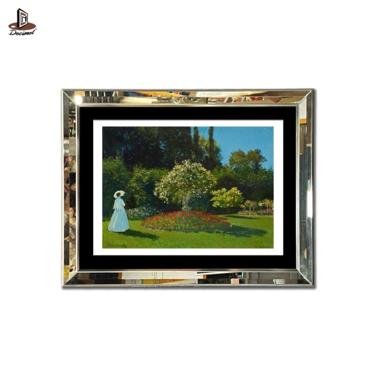 Tranh Khung Gương Vát Lá Hẹ Woman in Garden