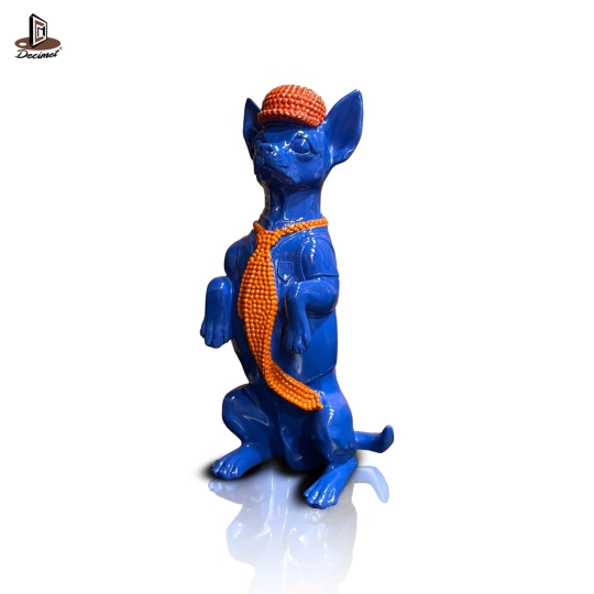 Tượng Chihuahua Đứng Đội Nón, Thắt Caravat