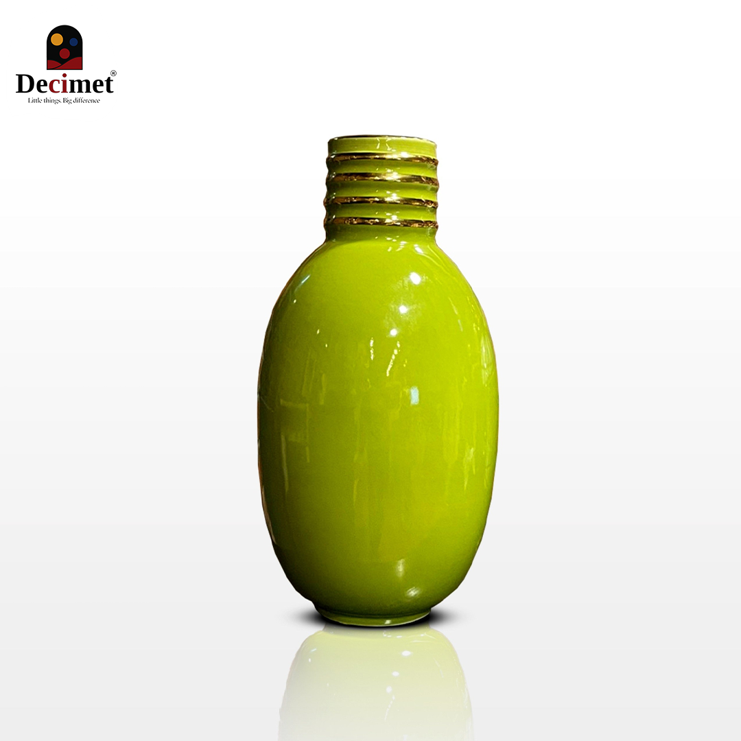 Banana Green Vase Size M